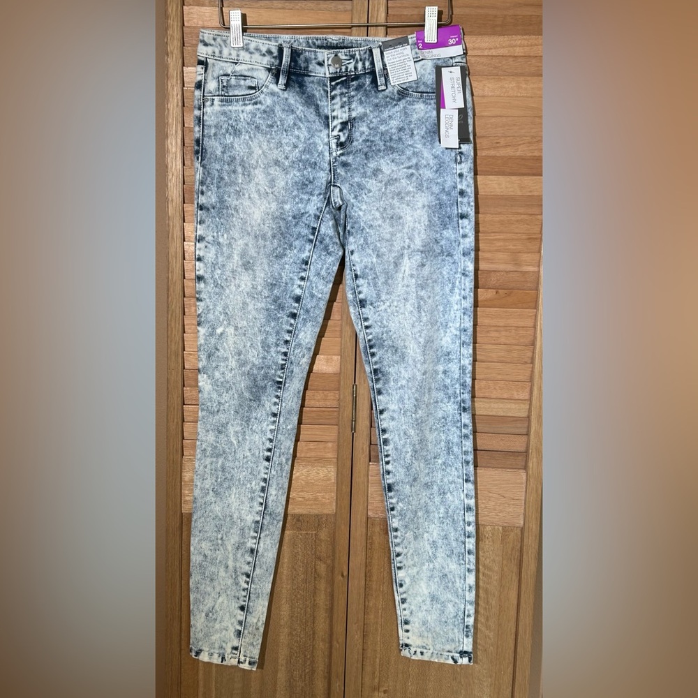 Mossimo size 2 Acid Wash blue jeans NWT skinny jeggings Mid Rise stretch